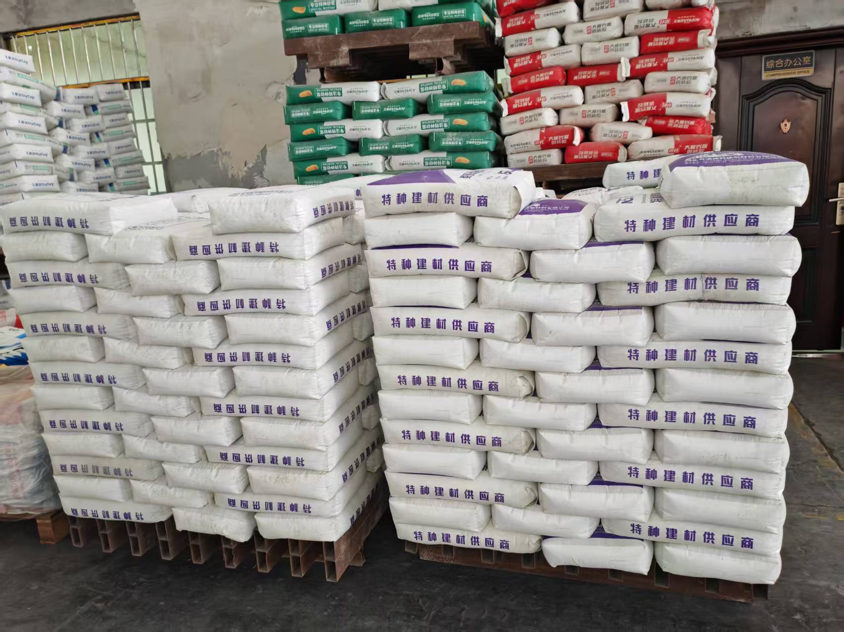 盈江拱顶带模注浆料